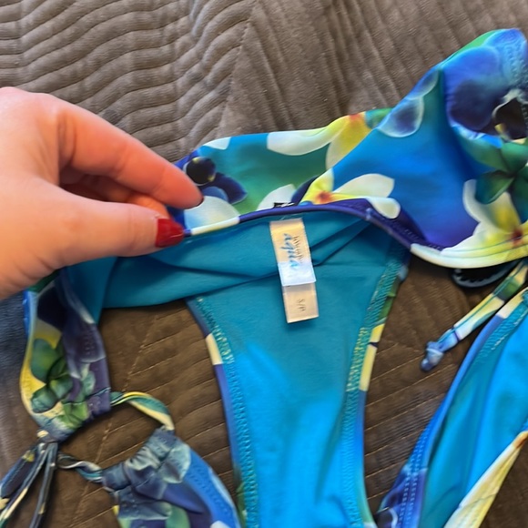 Takini swim Top and Bikini Bottom - Picture 4 of 5